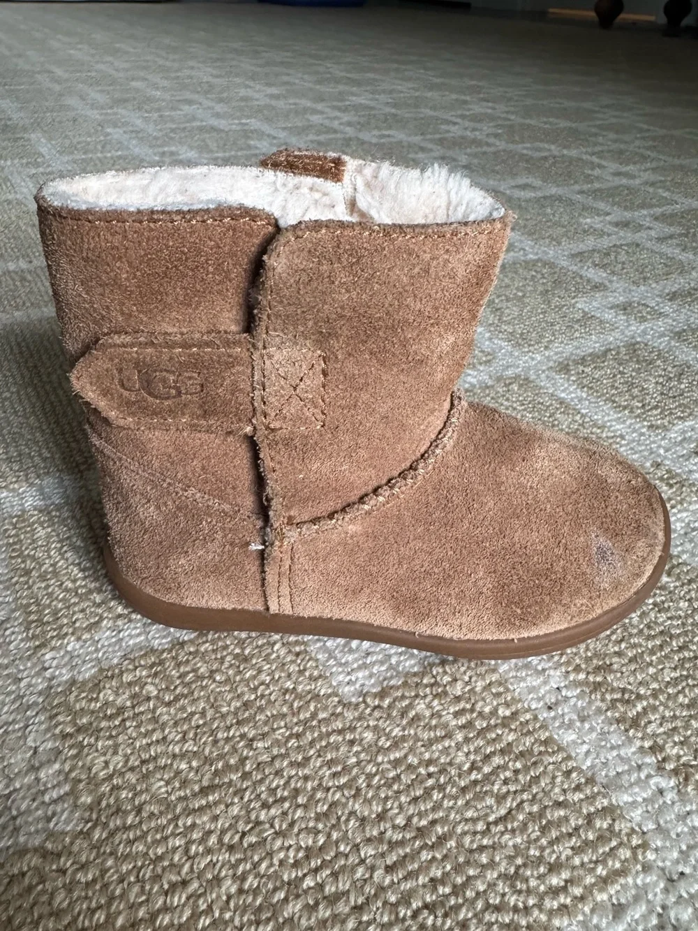 UGG Keelan II Toddler Chestnut Sheepskin Suede Winter Boots Size 6